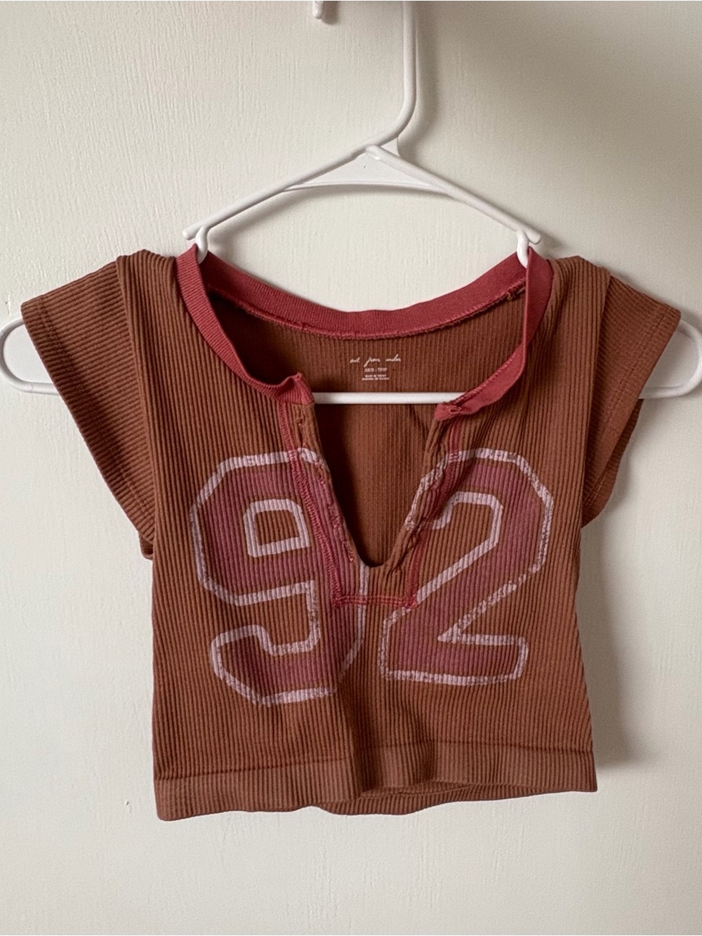 Urban Outfitters Women’s Ribbed '92' Cropped Tee - Brown with Pink Trim